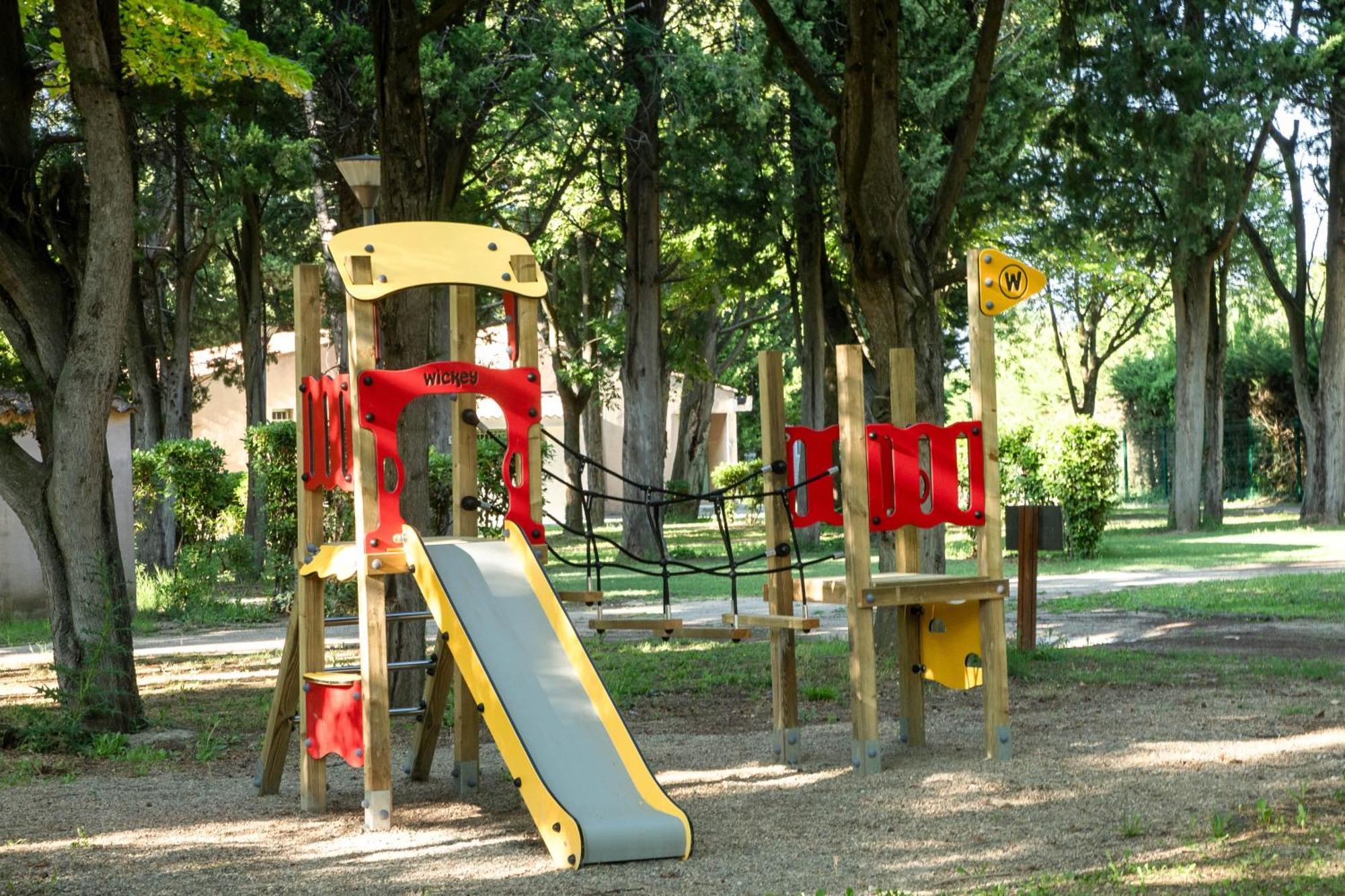 Camping Les Avignon - La Laune Villeneuve-lès-Avignon Exterior foto