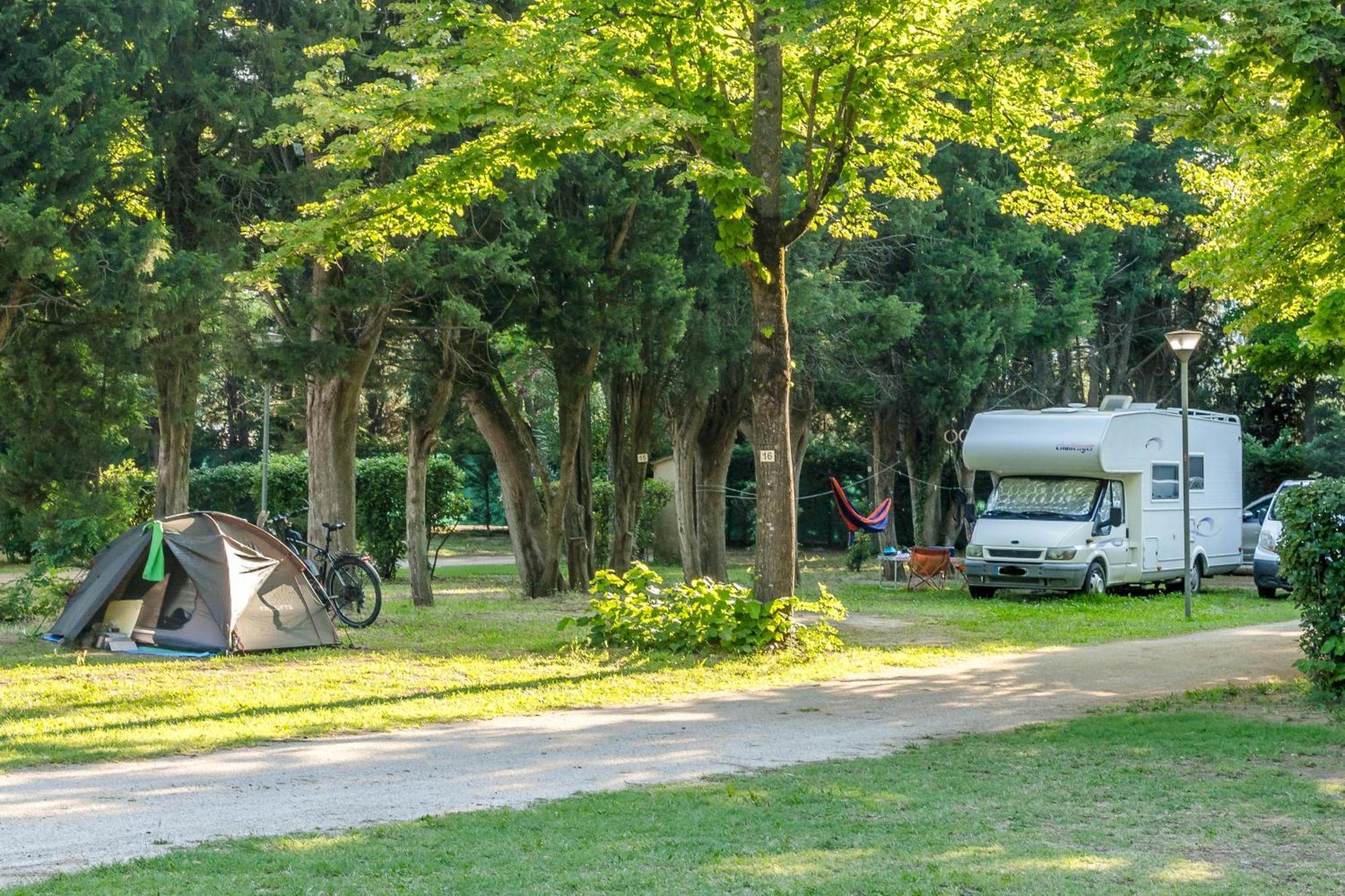 Camping Les Avignon - La Laune Villeneuve-lès-Avignon Exterior foto