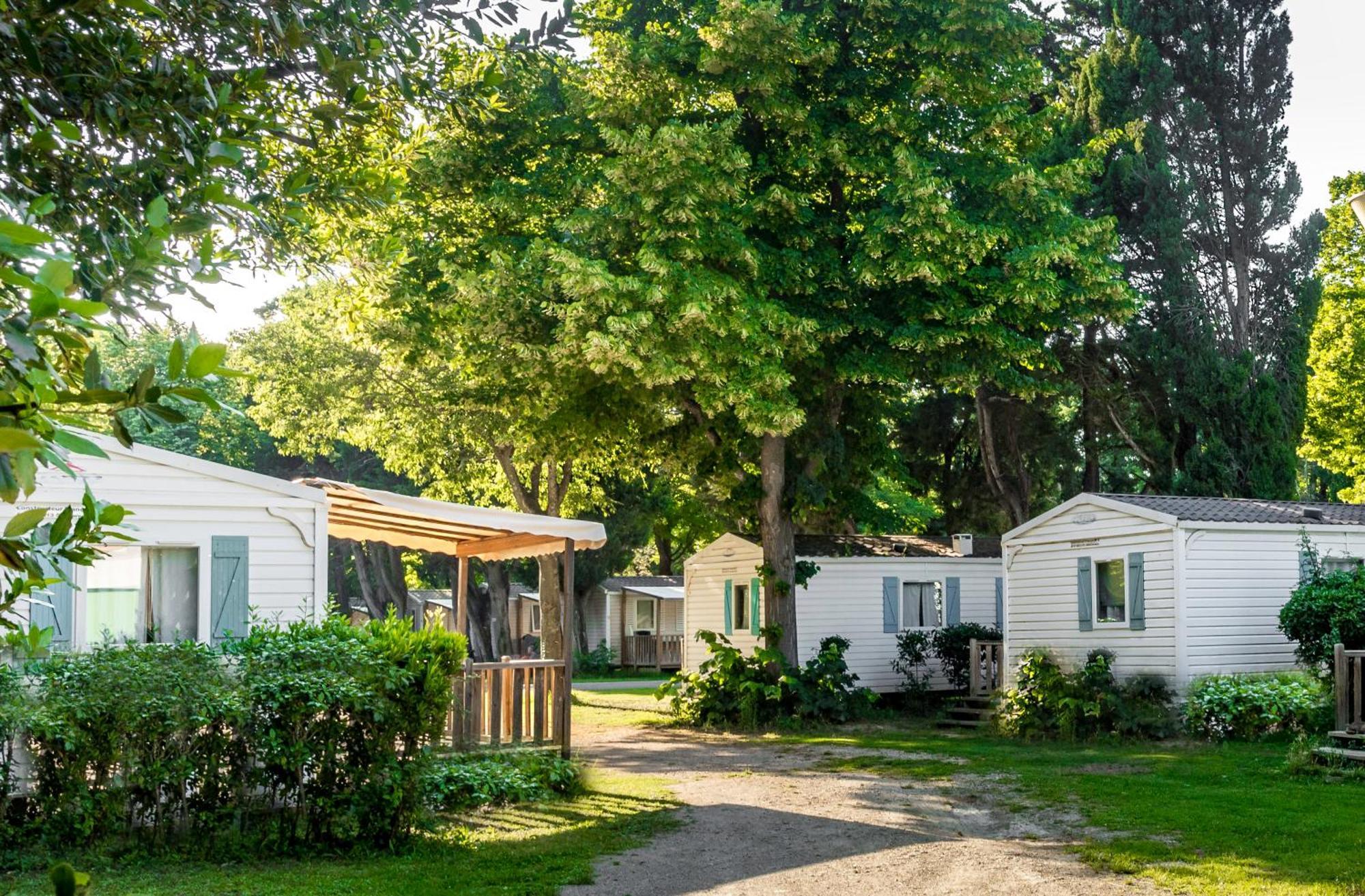 Camping Les Avignon - La Laune Villeneuve-lès-Avignon Exterior foto